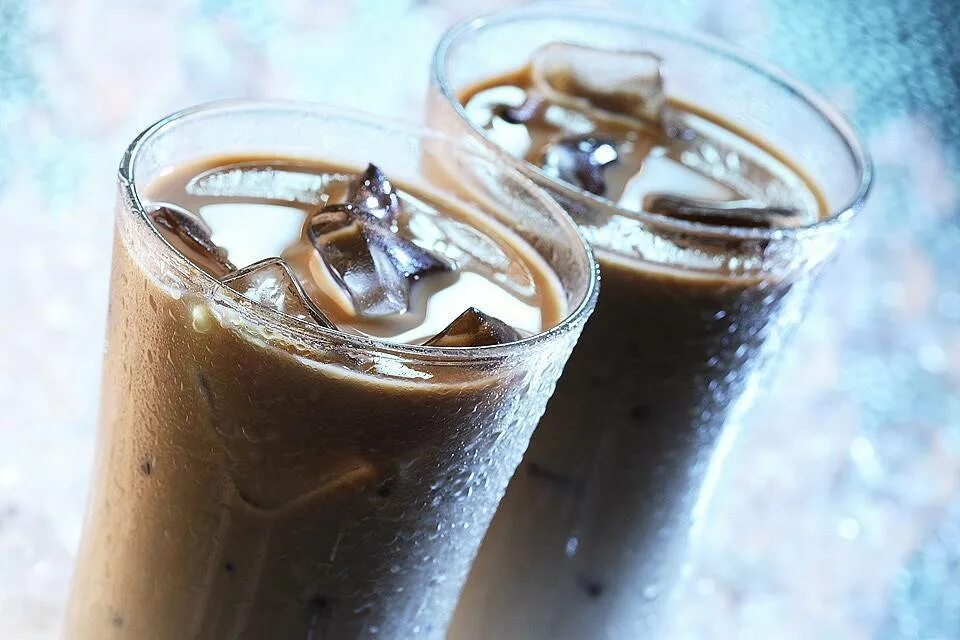Холодный кофе фраппе. Айс фраппе. Холодный кофе ( Iced Latte). Фраппе кофе со льдом. Холодный кофе с льдом