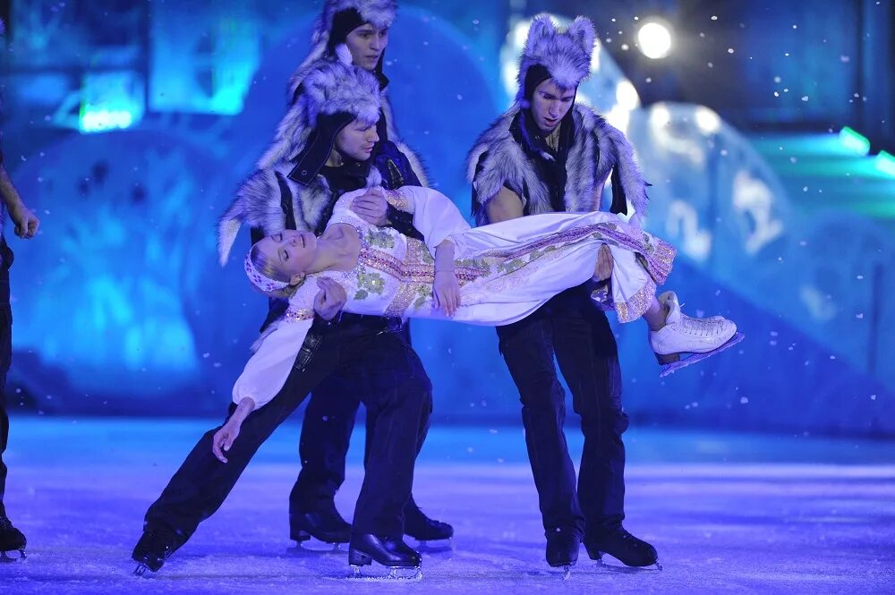 Ледовое шоу авербуха щелкунчик. Ice shows. Темподром берлин холидей он айс. Ice shows. Ice shows.