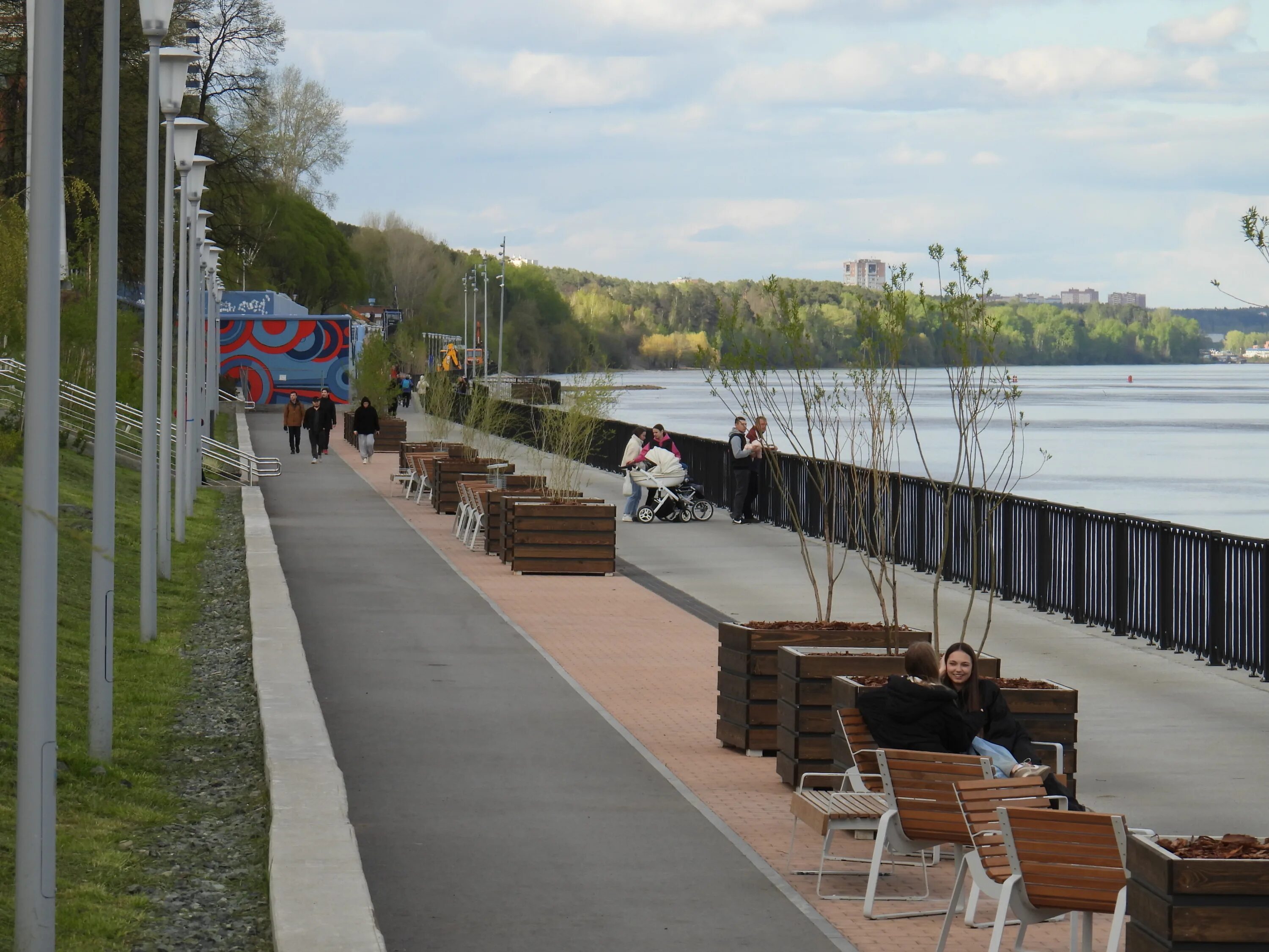 Набережная пермь 2024 фото Что появилось нового на пермской набережной, есть ли там скульптуры мишек и зерк