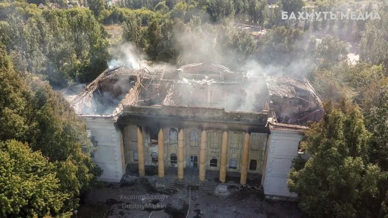 С в бахмут шахта. Шахта Черкасская Зимогорье. Бахмут дворец культуры. Шахта Черкасская Зимогорье после обстрела. Город Зимогорье Луганской области.