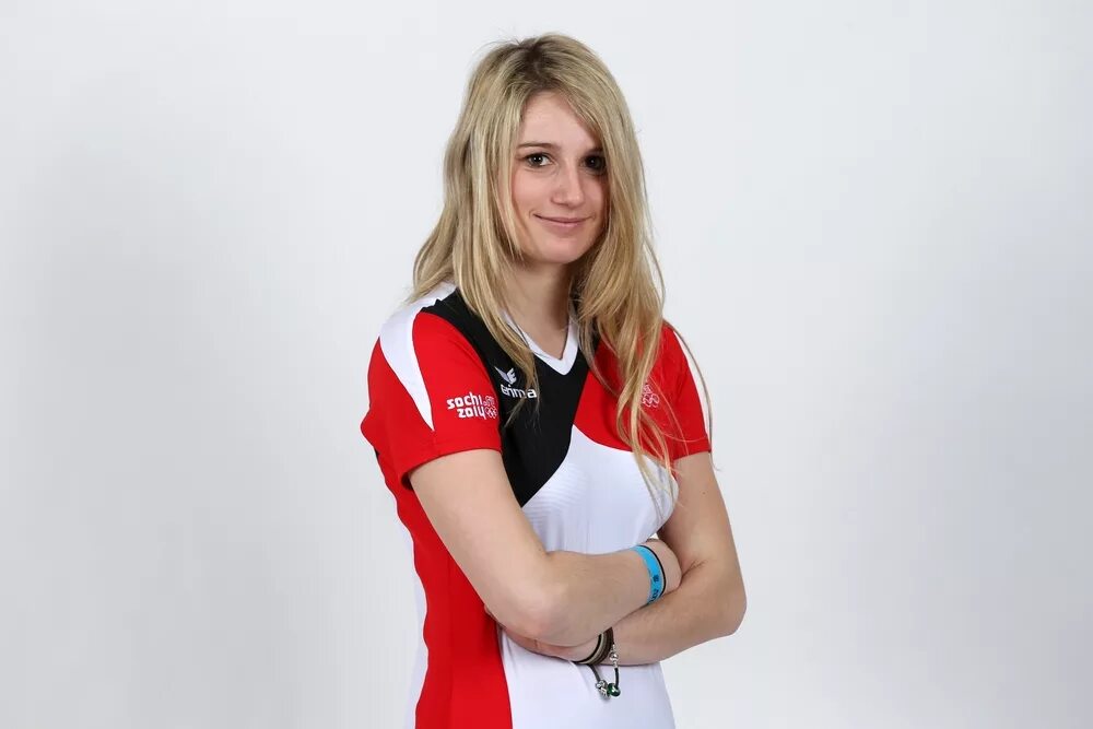 Австрия спортсменка. Анна Гассер. Anna Gasser сноубордистка. Энни Рукаярви. Анна Гассер фото.