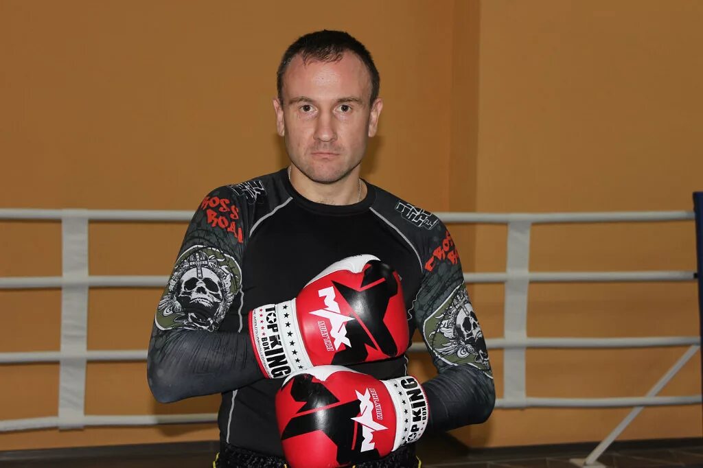 Евгений огородник тайский бокс. Верижников антон юрьевич. Александр морев тайский бокс. Тайский бокс бойцы муай-тай. Тренер мельничук тайского бокса.