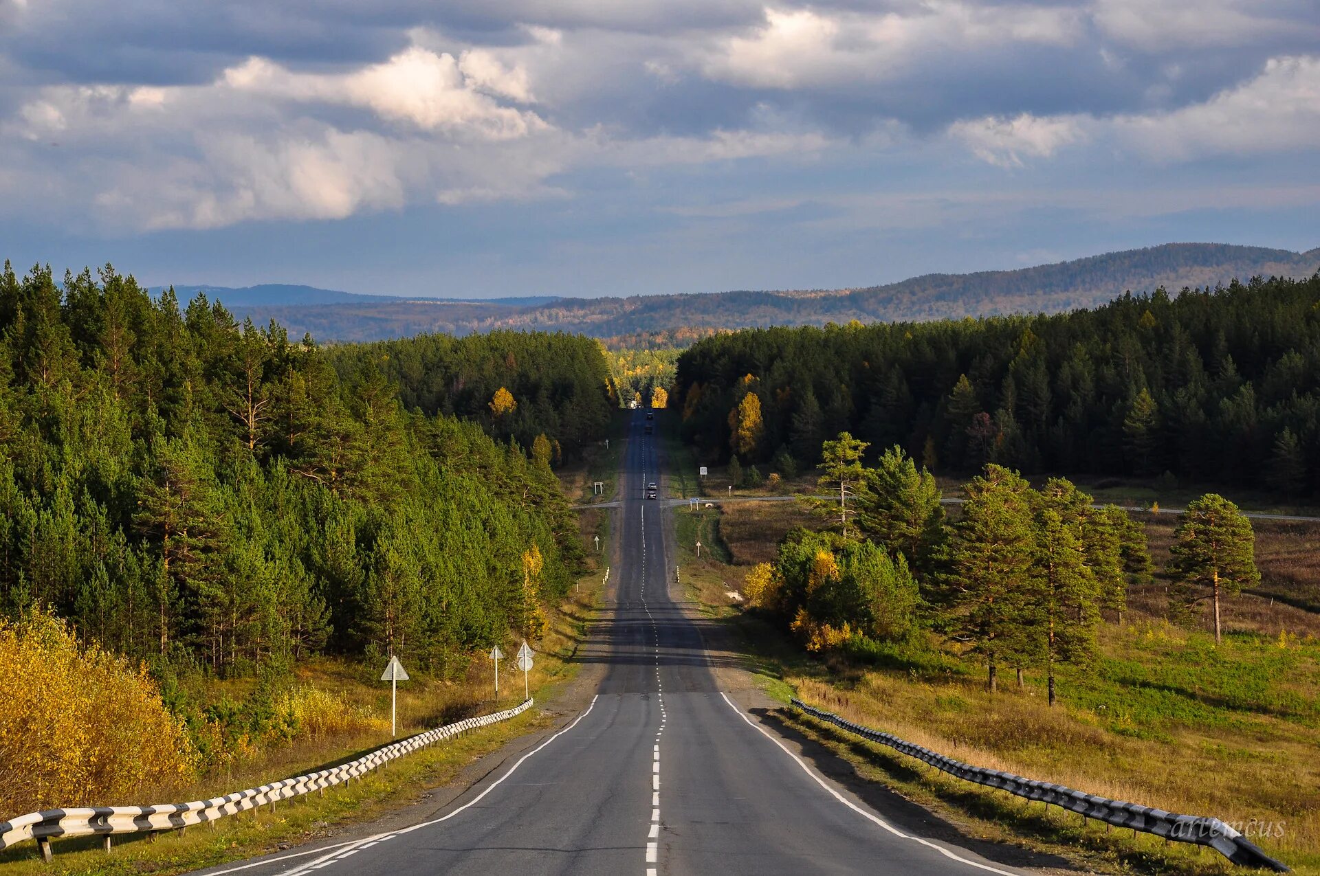 Покажи окрестности. Златоуст горы м5. Златоуст Уральский хребет дорога. Дорога Миасс Златоуст. Челябинская область трасса Златоуст Миасс горы.