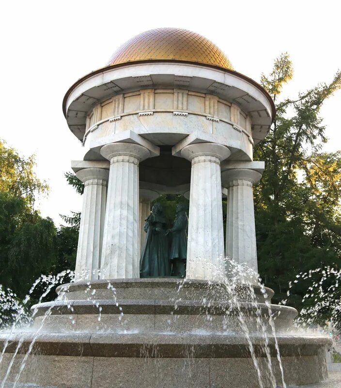 ротонда пушкин. приморский парк победы ротонда. ротонда пушкин. ротонда озерск. памятник пушкину и гончаровой в красноярске.