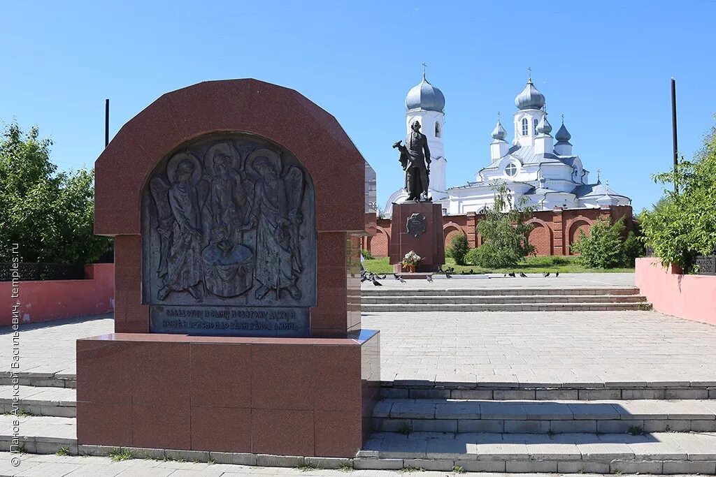 Город работ троицк челябинской области. Памятник Святой Троице в Троицке Челябинской области. Памятники г Троицка Челябинской области. Церковь Дмитрия Солунского Троицк Челябинской. Троицк Челябинская область Неплюев и Церковь.