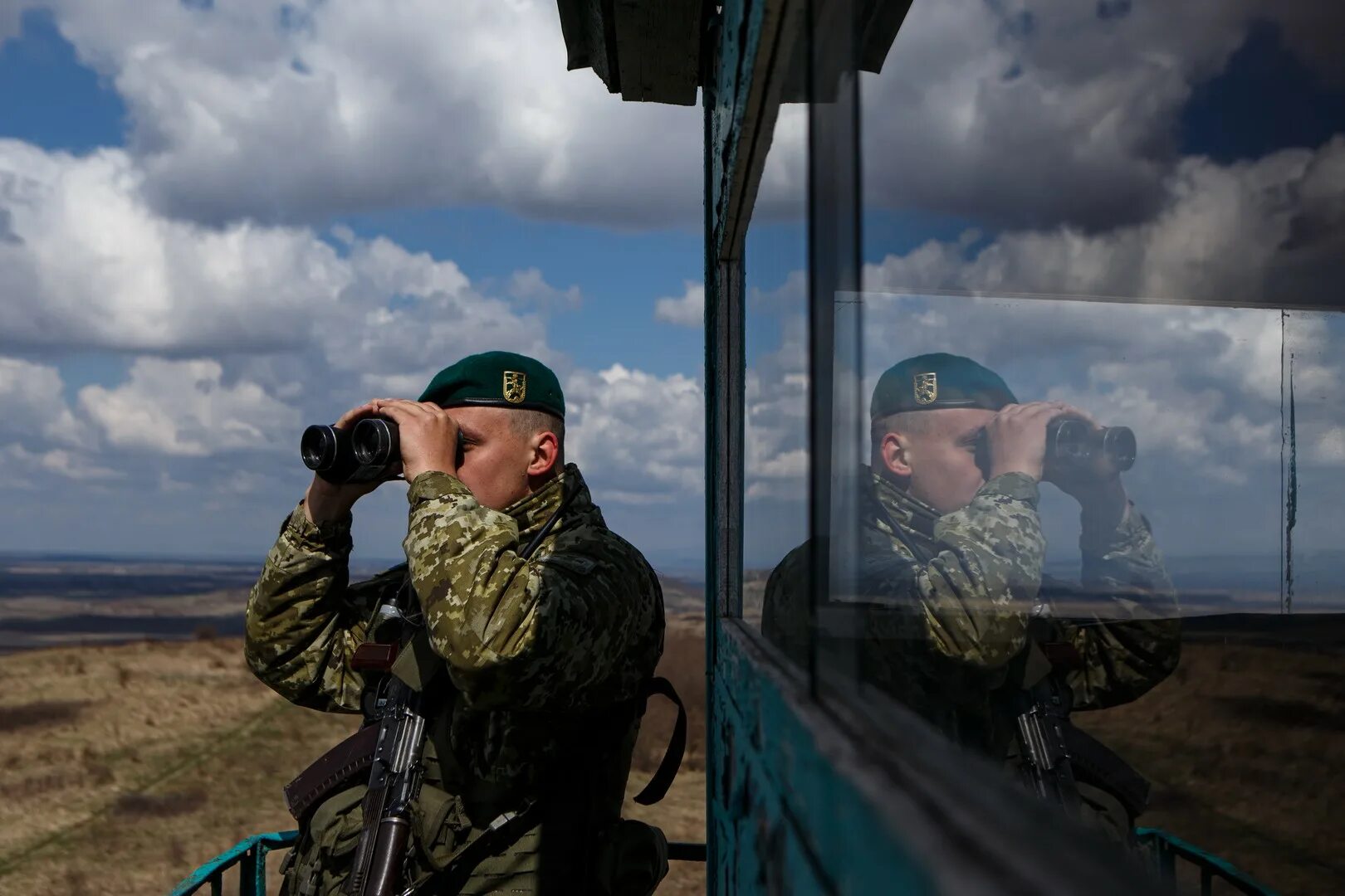 Военные на границе. Рва России войска. Встреча военных на границе. Ров на границе с Украиной. Видео на границе с украиной