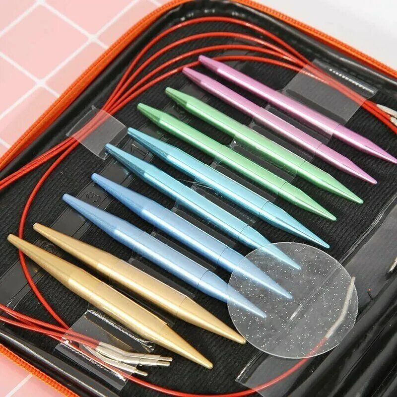 Набор спиц адди со съемной леской. Спицы со съемными лесками. Набор спиц addi. Набор круговых длинных спиц со сменными лесками addiclick lace long tips. Спицы со съемными лесками.