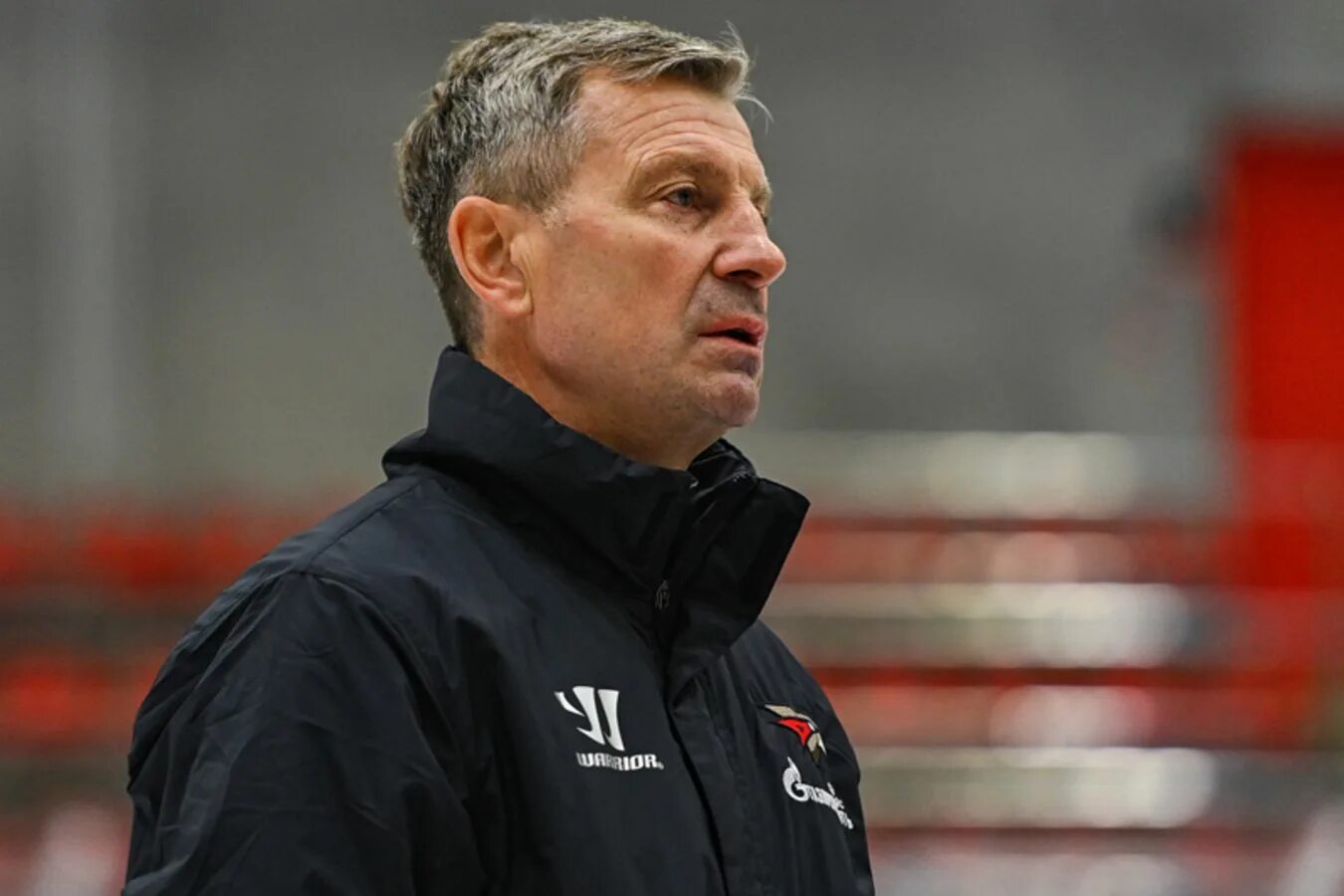 Авангард тренер контракт расторгнут. Кравец авангард. Кхл результаты. Авангард тренер контракт расторгнут. Спортивный тренер.