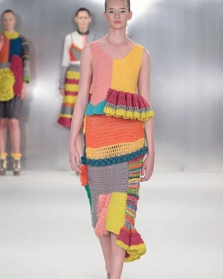 Дизайнерские вязаные свитера. Необычная вязаная одежда. Вязание креативных моделей. Оригинальные вязаные вещи. Экстравагантные вязаные кофты.