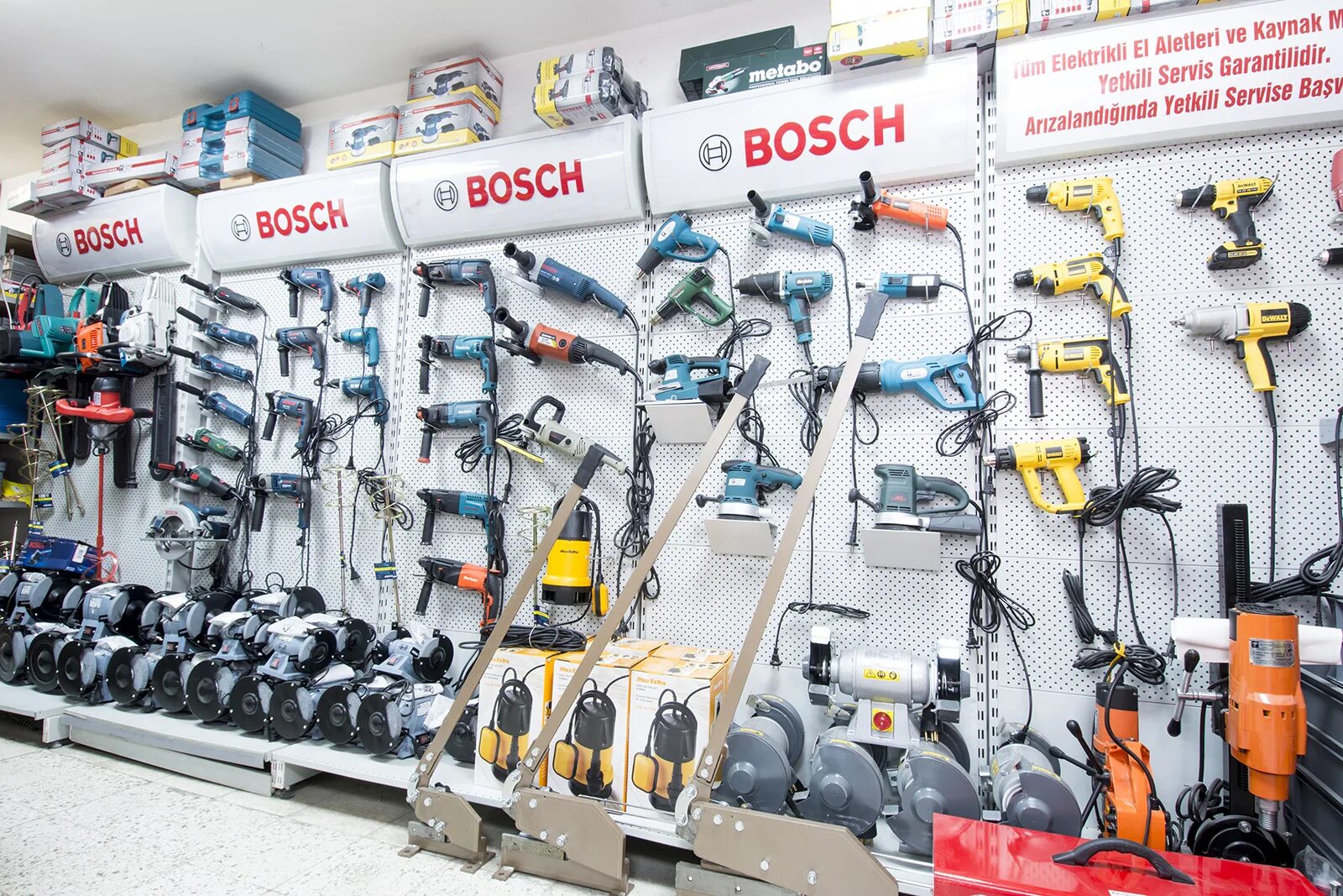 Зодчий магазин южно сахалинск на железнодорожной каталог. Строительный магазин ярославль. Строительные товары. Строительный магазин ярославль. Название магазина хозтоваров.