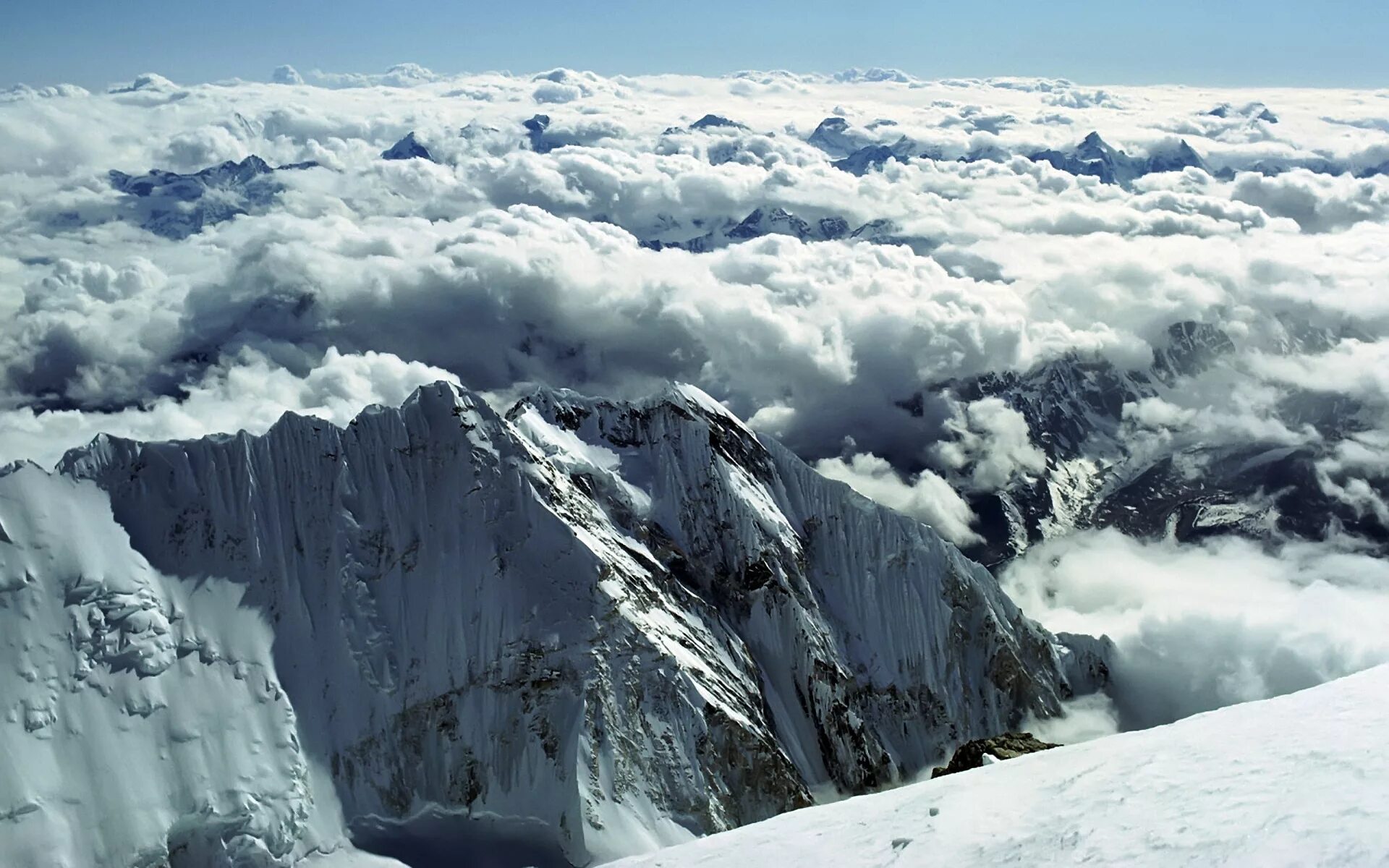 Самая высокая снежная гора. Гора Джомолунгма. Гора Джомолунгма вид с горы. Вид с горы Эверест.