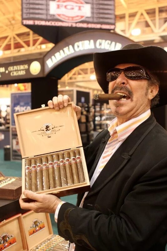 манила сигара. коричневая сигара. сигары hd. торседор сигарное шоу. большая сигара.