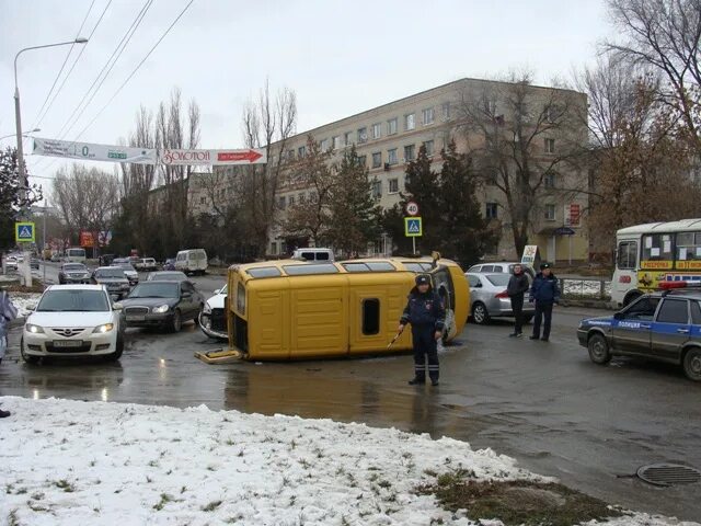 Маршрутку перевернулась Ставрополь Невинномысск. Что происходит в Невинномысске. Машины Невинномысск в городе. Невинномысске на 2 недели