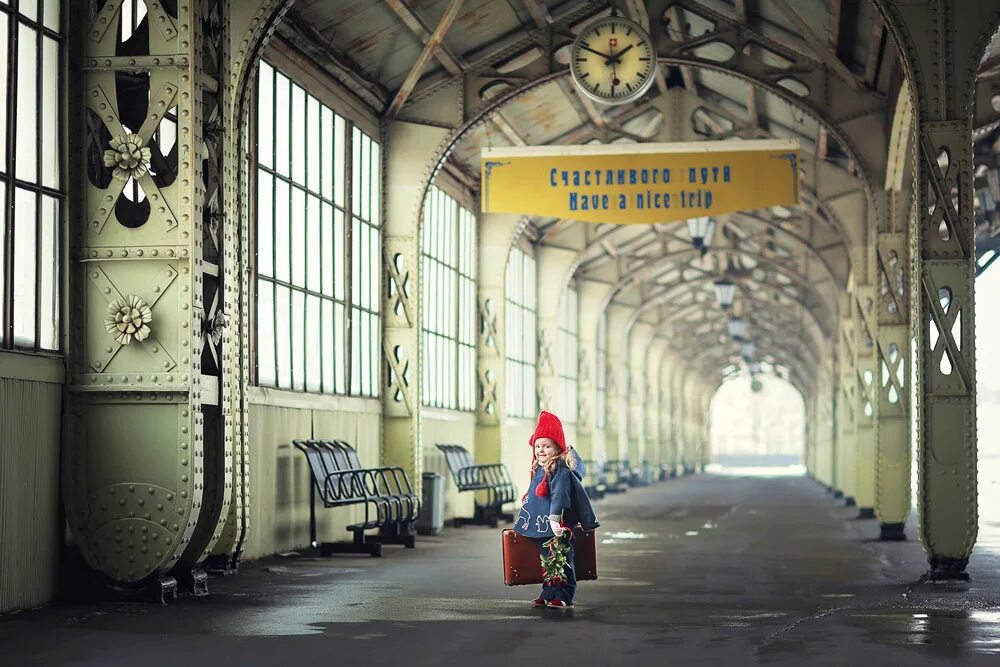 Трип санкт петербург. Витебский вокзалхогвардс. Витебский вокзал перрон фотосессия. Витебский вокзал Санкт-Петербург фотосессия. Фотосессия на Витебском вокзале в Санкт-Петербурге.