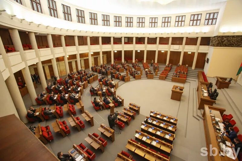 Палата представителей рб. Парламент республики беларусь. парламент беларуси зал заседаний национального собрания. палата представителей национального собрания белоруссии. овальный зал дом правительства республики беларусь.