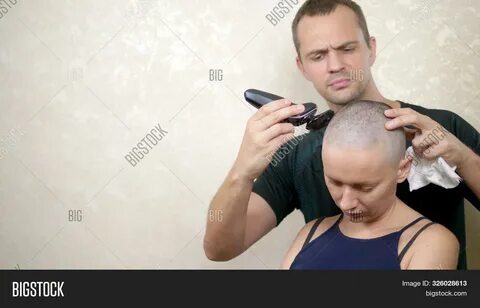 Парень налысо
