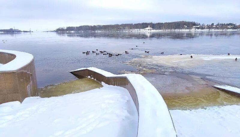 Почему вода рыбинск. Потоп рыбинск 2025. рыбинск волга зима. наводнение в рыбинске.