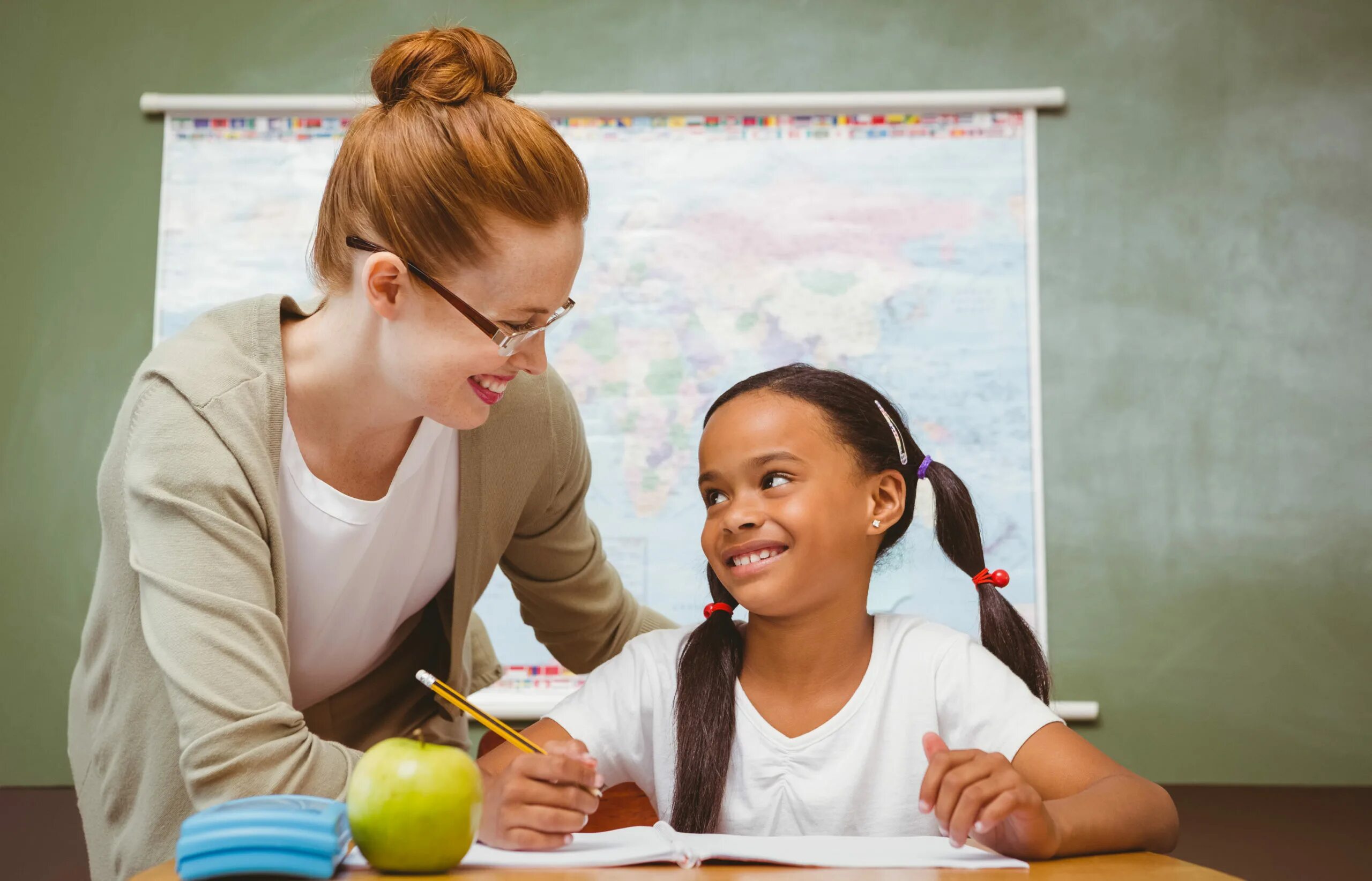 Teaching assistant. Teacher assistant. испачкал девчонок в классе. the surprise teacher.