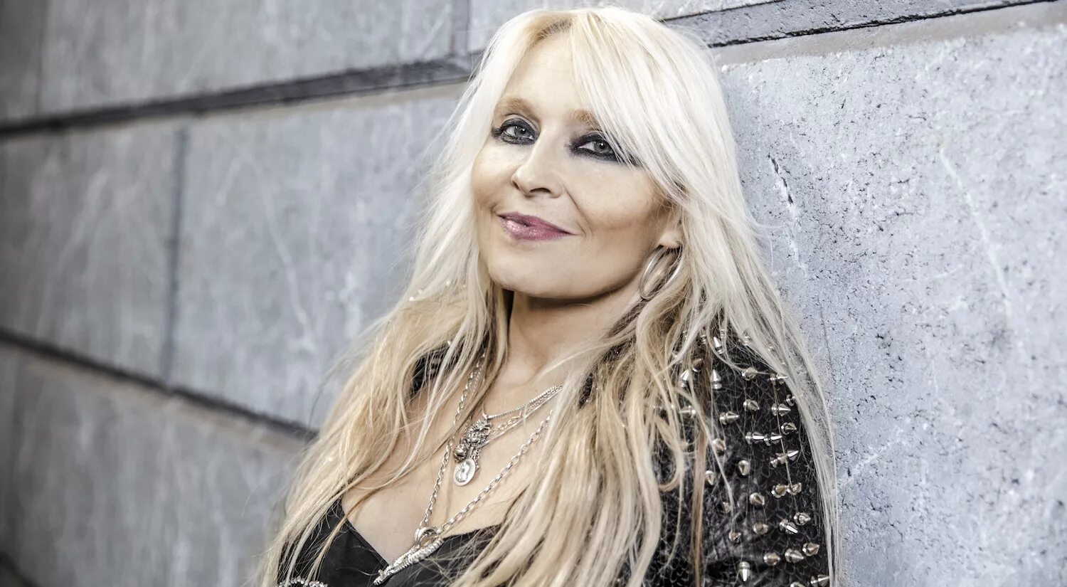 Доро фото. Doro группа. doro исполнительница. доро пеш певица.