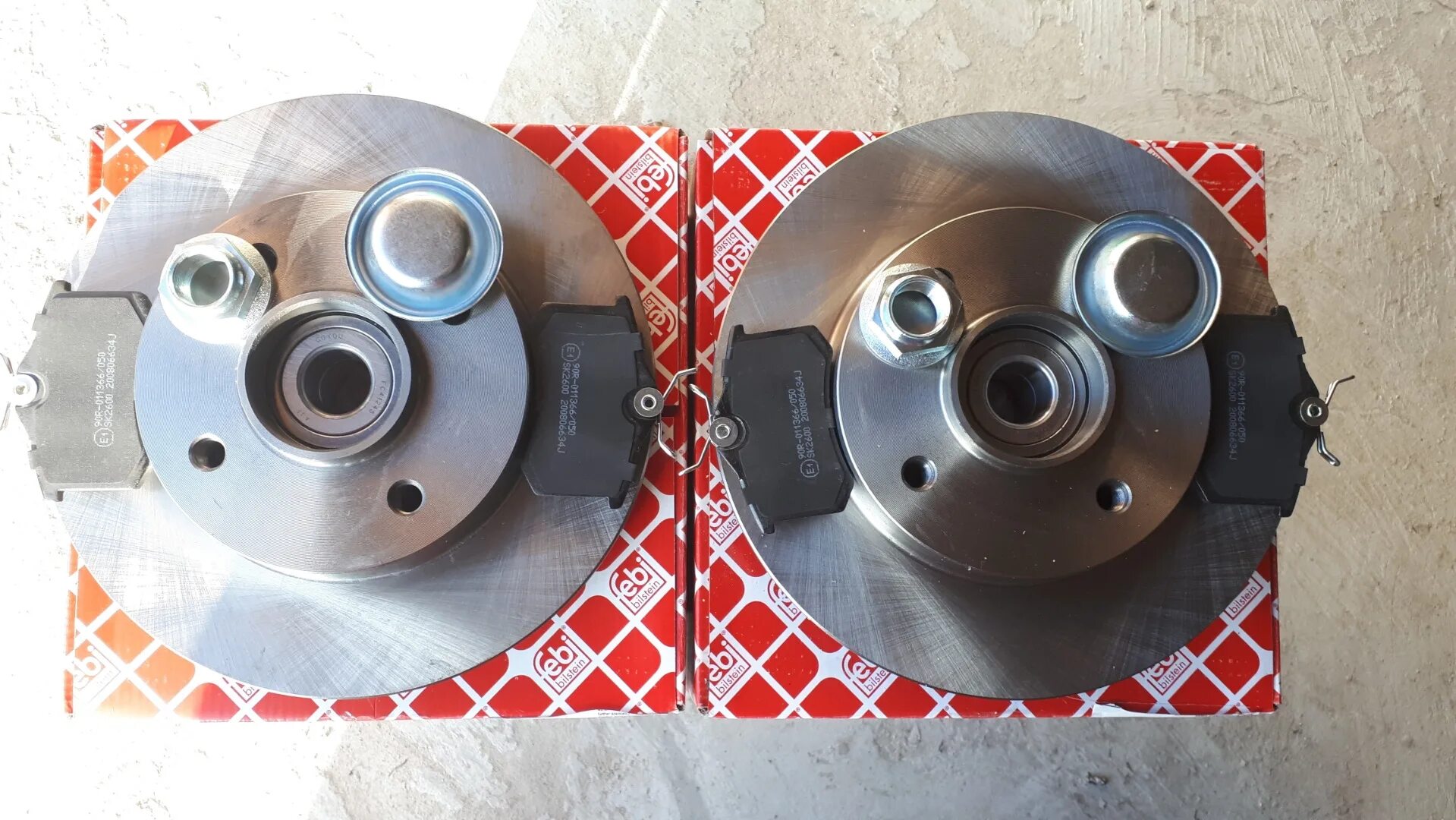 Задний тормозной диск пежо 307 дорестайл. 4. Замена задних тормозных дисков пежо 408 драйв 2. Установочный комплект задних дисковых тормозов пежо 206. Задние тормоза на абс пежо 307.