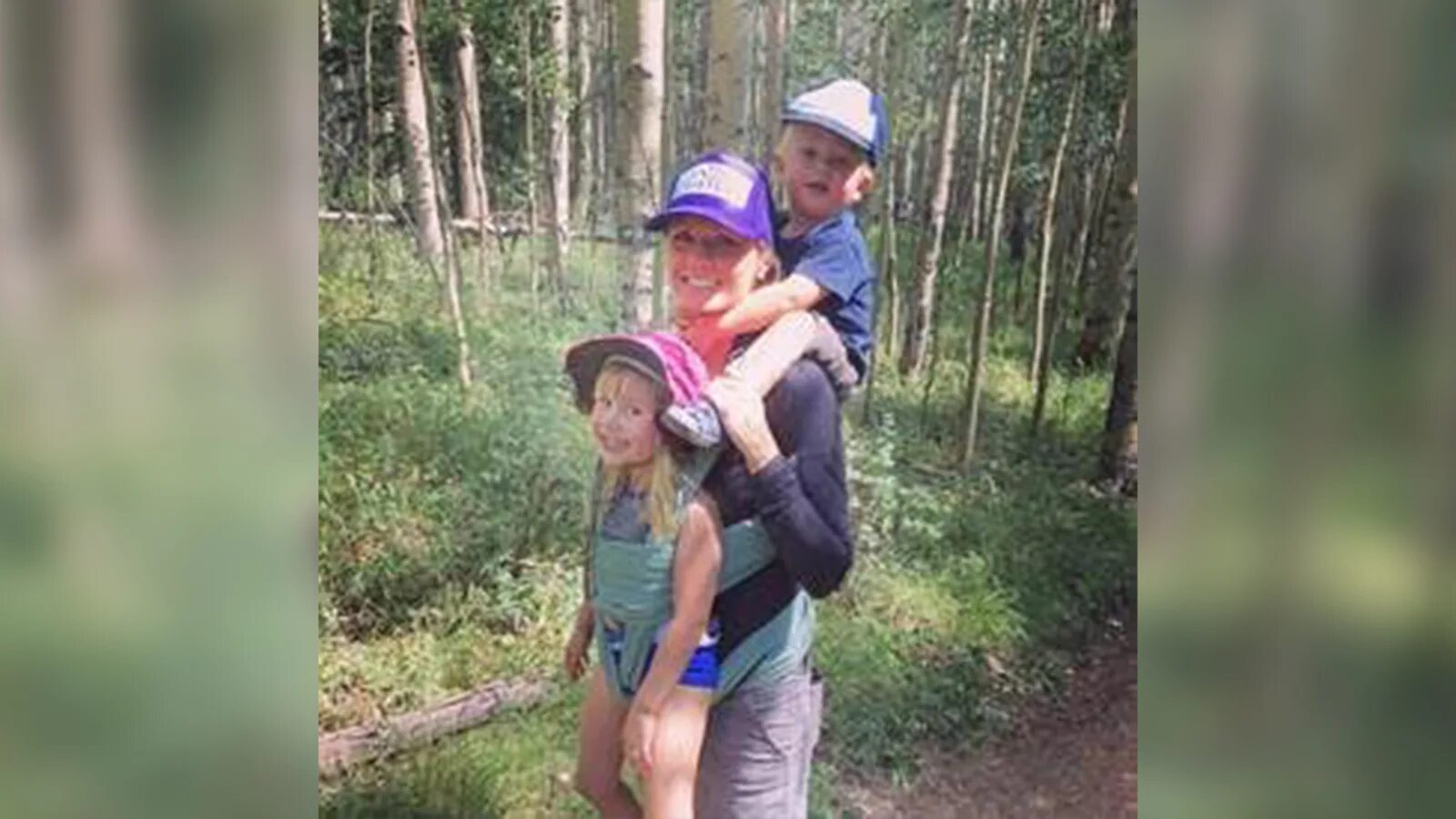 Малыш спас маму. Малыш спас маму. Малыш спас маму. Матери, поддерживающие своих детей. Мать с ребенком.