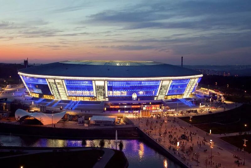 Донбасс арена парк 2012. Донецк донбасс арена. Евро 2012 донецк. Донецк 2012 город. Чемпионат в донецке 2012.