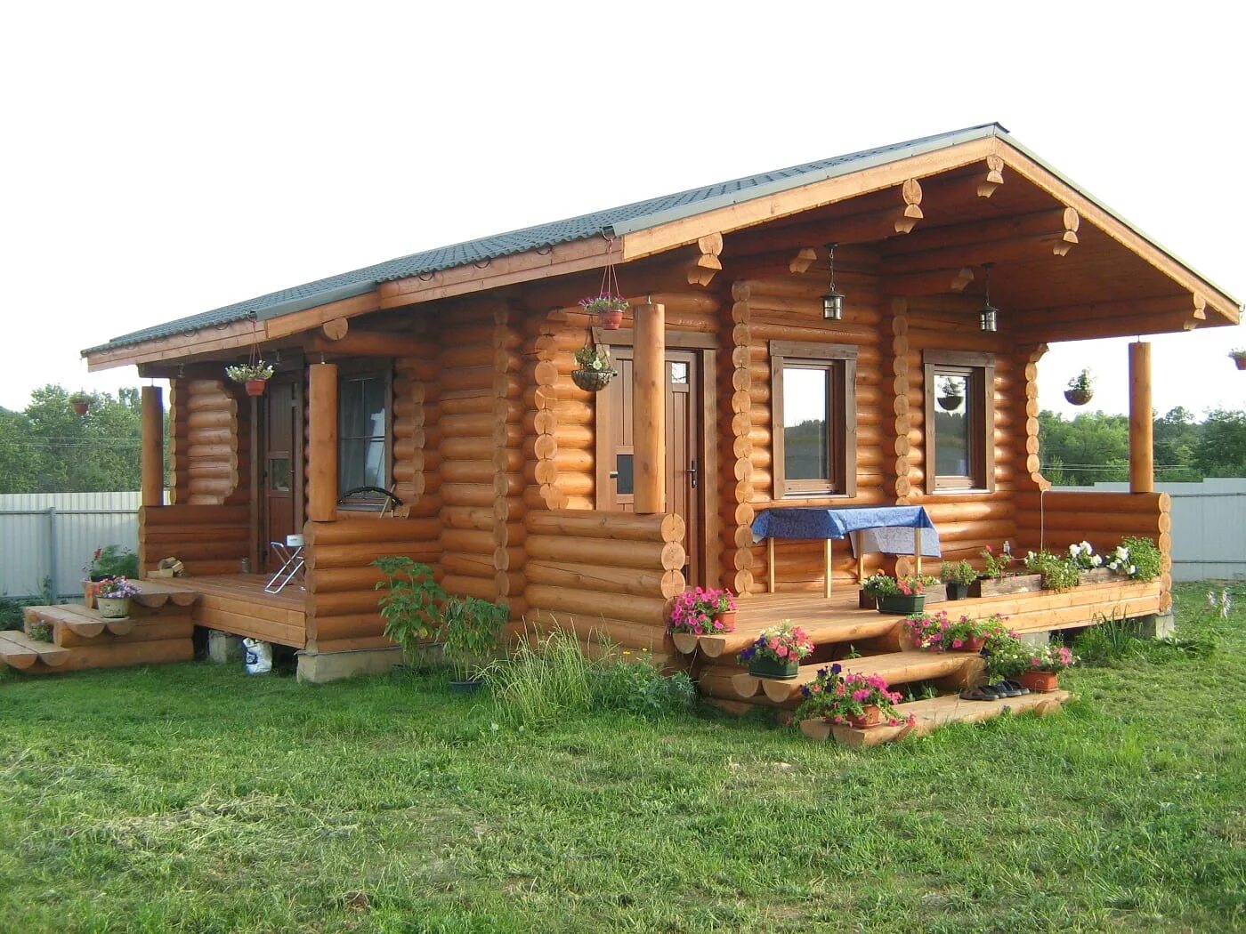 Баня из оцб под ключ. Баня из оцилиндрованного бревна 4х4. Банятиз оцилиндрованного бревна. Баня и оцилиндрованного бревна 6х4. Баня из оцб под ключ.