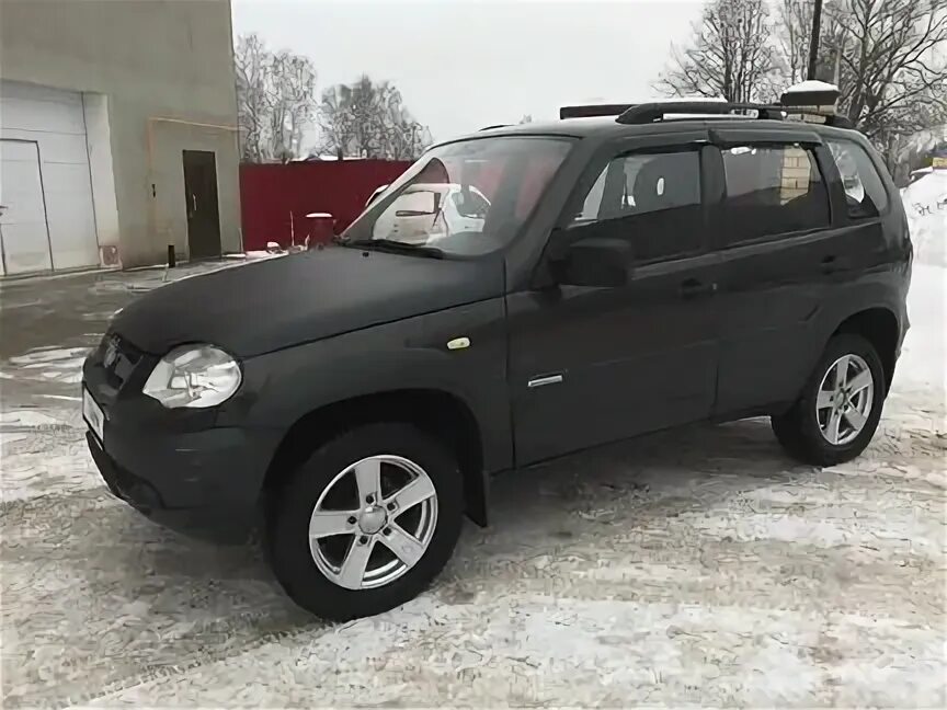 Авито тамбовская область нивы шевроле. Чехол на запаску нива тревел. Chevrolet niva 2004 года. Chevrolet niva 2012 темно серый. Шеви нива в рапторе.
