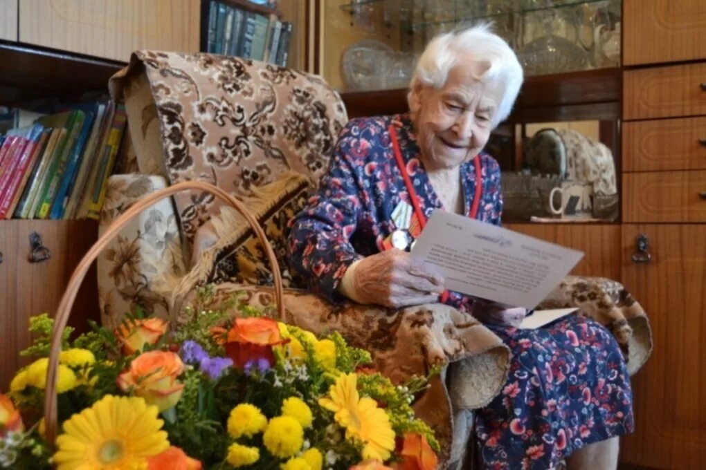 Почётный ветеран труда завода. Заволжск ветераны депутаты. Ветеран труда иваново. Ветеран труда иваново. Надежда земли пучежской.