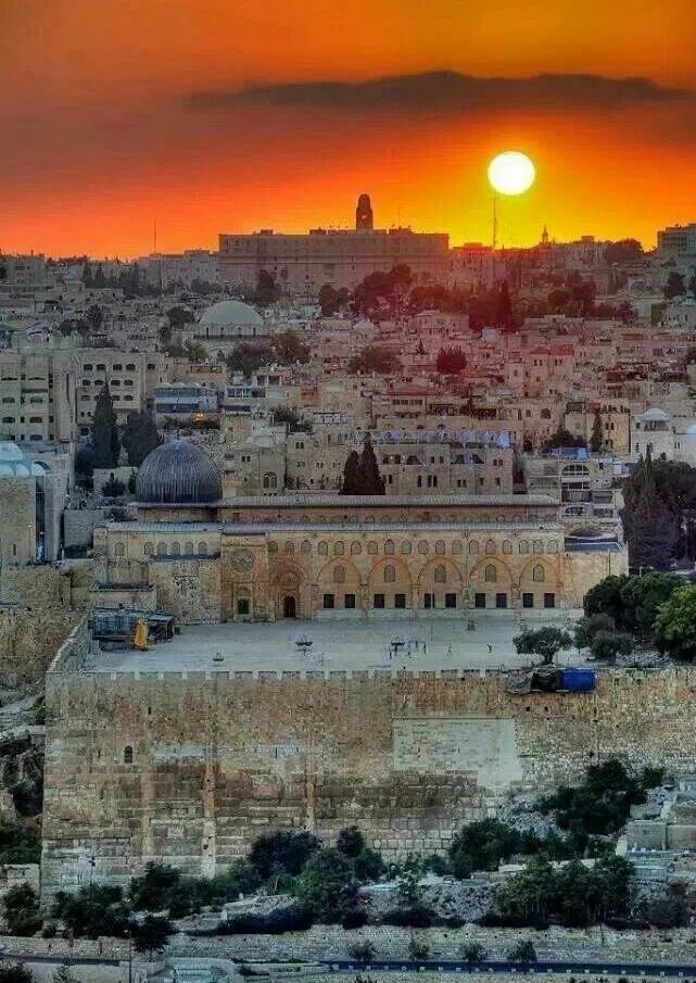 3 храм в иерусалиме. Иерусалим город бога. Иерусалим город бога. Стена плача в иерусалиме что это такое кратко. Небесный град иерусалим.