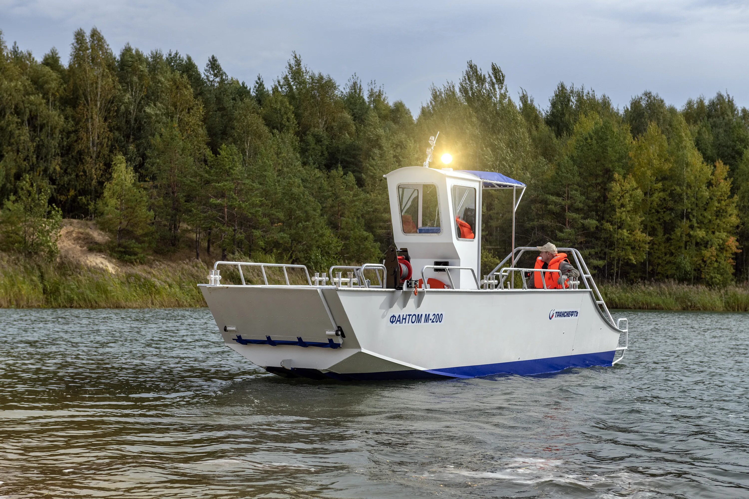 Phantom fgr mk. Катер фантом "phantom 2010года. Фантом м. Катер бонопостановщик фантом. Tornado boys phantom fgr.