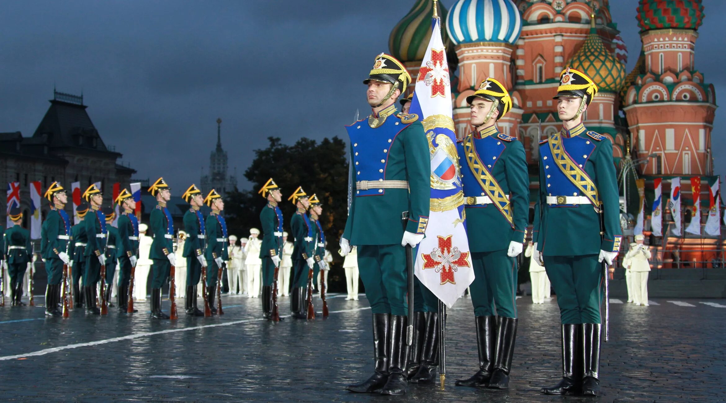 Кремлевская форма. Президентский полк комендатуры Московского Кремля. ФСО президентский полк. Президентский полк в Кремле. Президентский полк Кремлевский полк.