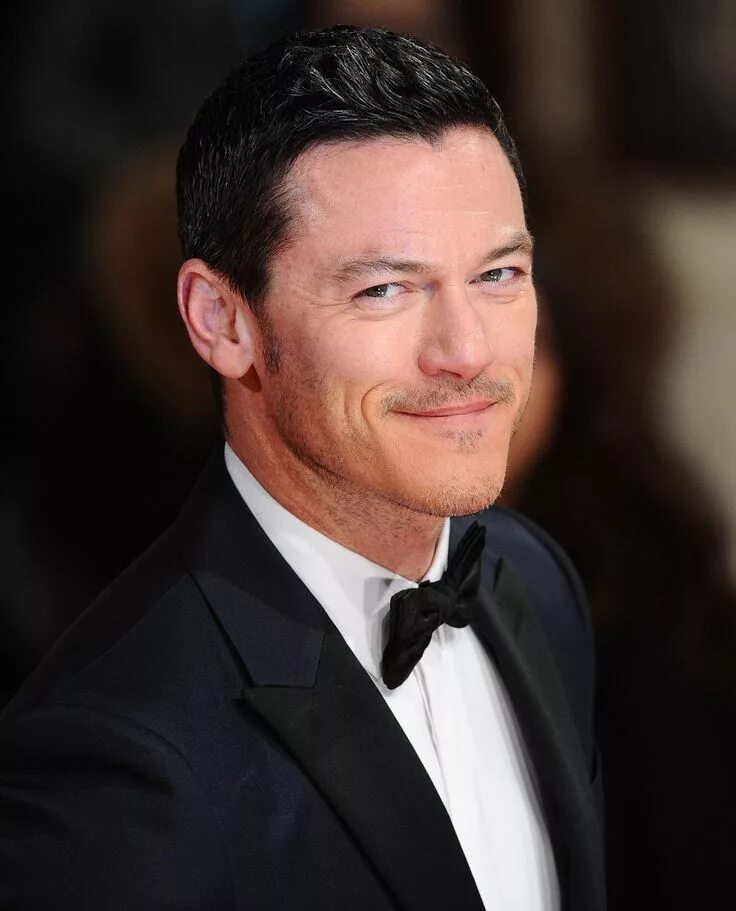 Luke evans. Люк Эванс. Актер люк Эванс. Люк Эванс 2021. Люк Эванс фото.