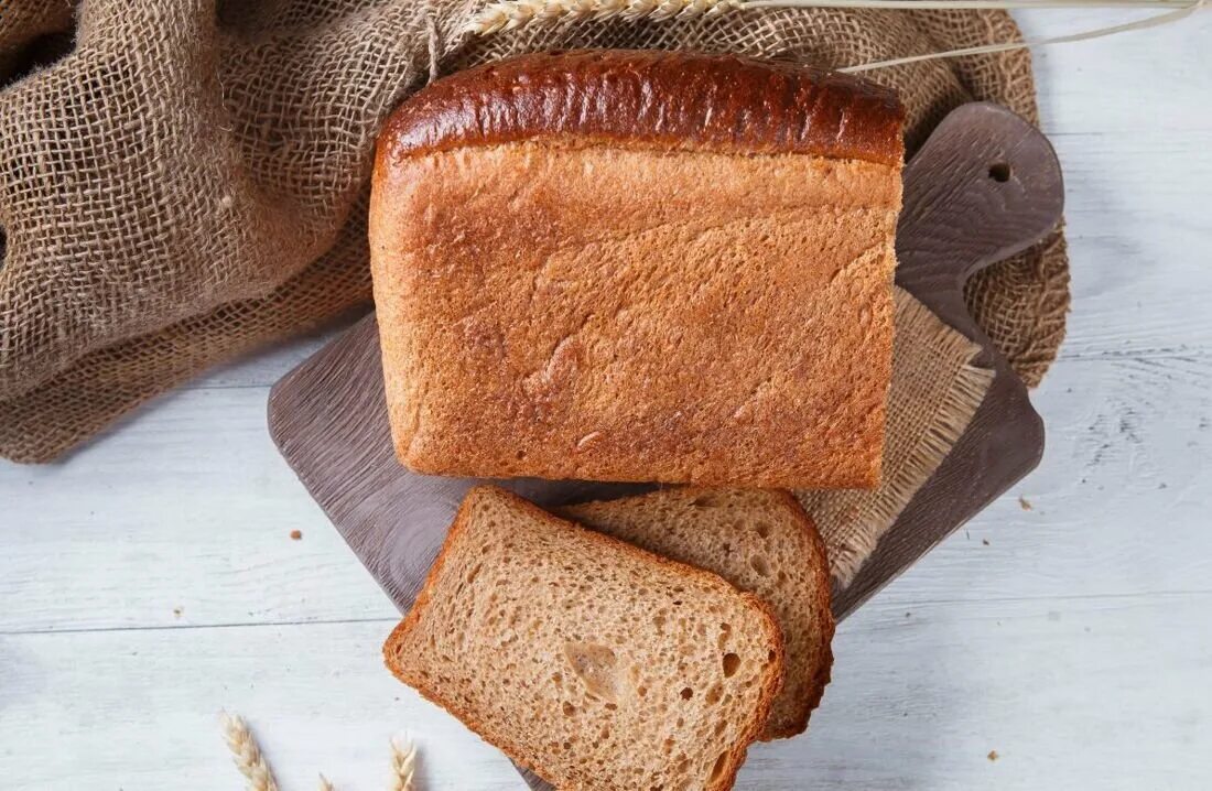 Краюхи каравай. Хлеб деревенский. Хлеб в деревне. Деревенский завтрак. Хлеб пшеничный деревенский.