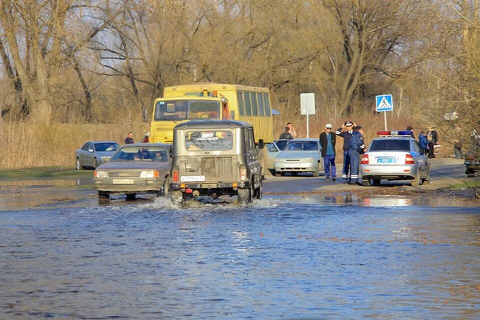 Подъем воды в брянске сегодня. Радица-Крыловка Брянск паводок. Брянск Радица Крыловка потоп. Радица Крыловка половодье Брянской. Половодье в Радице.