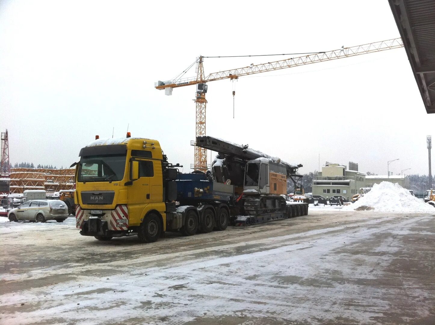 Трал для буровой. Перевозка буровой установки на трале. Перевозка буровой установки. Буровое оборудование трал. Rb50 пракла.