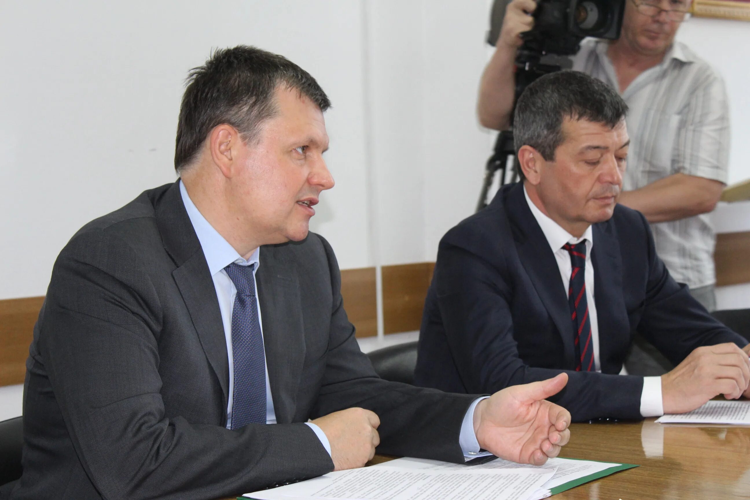 Национальный костюм в городе. Школа 3 адыгейск. Г. Мемориальный комплекс победа, адыгейск. Глава администрации города адыгейск.