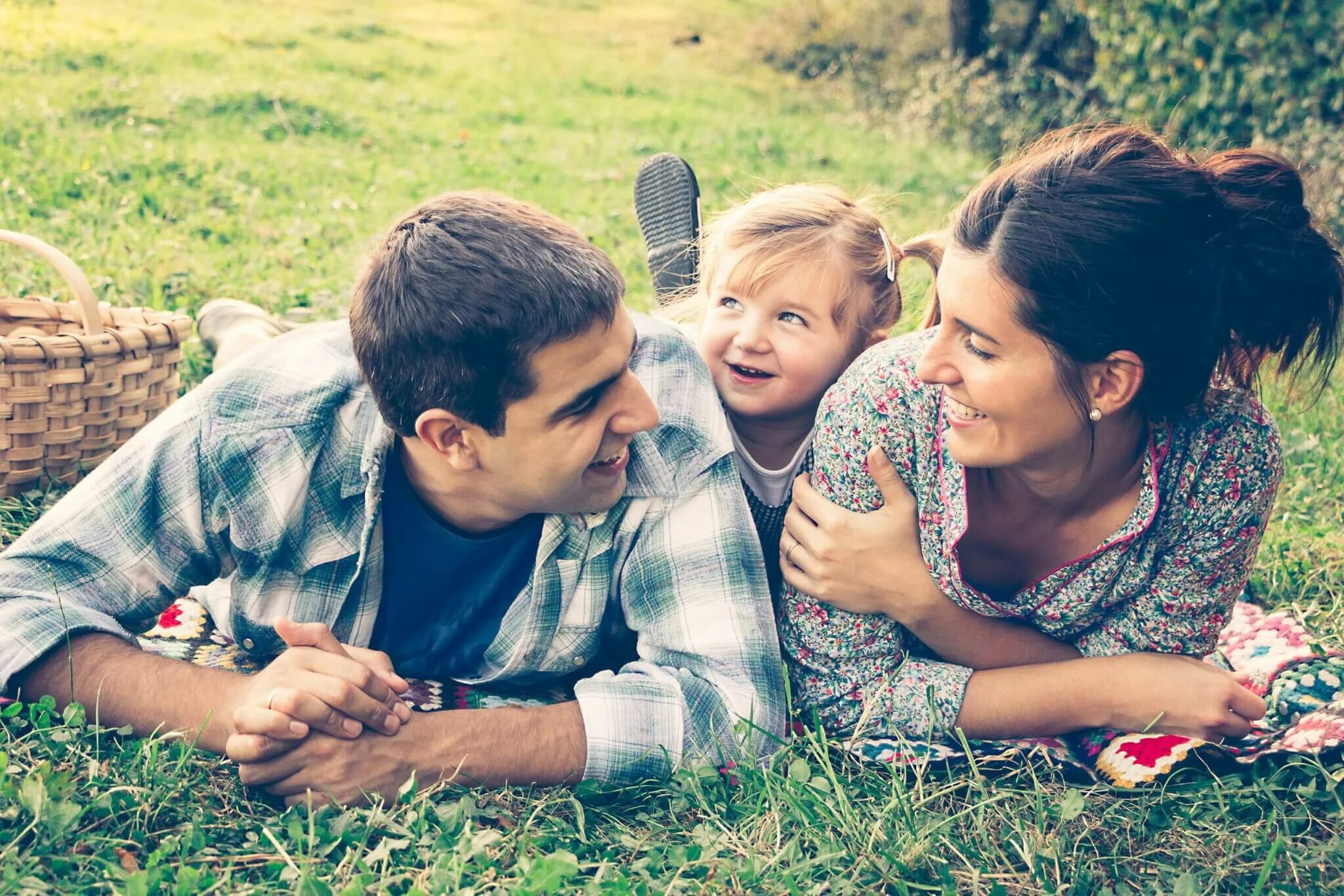 Семейная фотосессия. Счастливая семья. Ребенок в семье. Родители и дети. Parents html