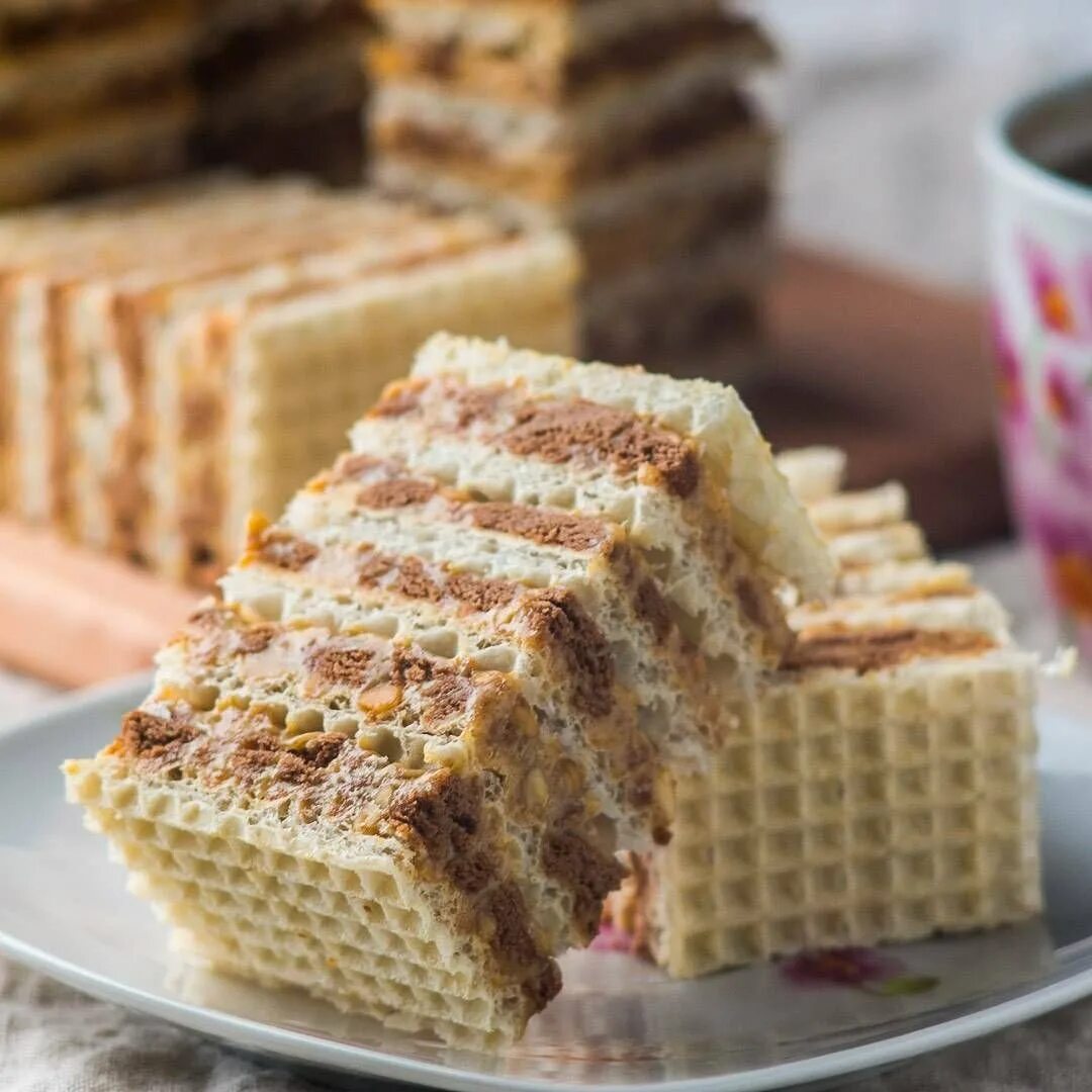 Вафельные коржи со сгущенкой