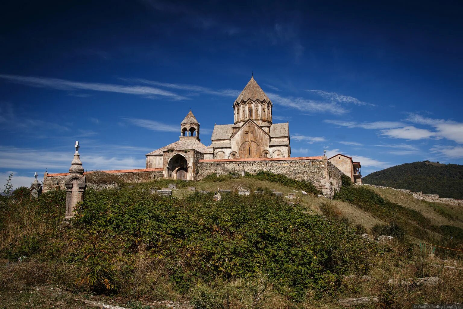 Что такое карабах. Нагорный Карабах. Монастырь Дадиванк Нагорный Карабах. Горы Азербайджана Карабах. Горный Карабах Армения.
