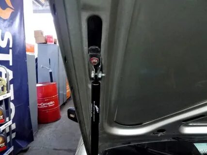 Газовый упор ауди 80