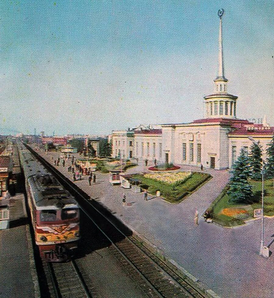 Город советский станция. Вокзал Петрозаводск. ЖД вокзал Петрозаводск старые. Вокзал Петрозаводск СССР. Вокзал Гродно СССР.