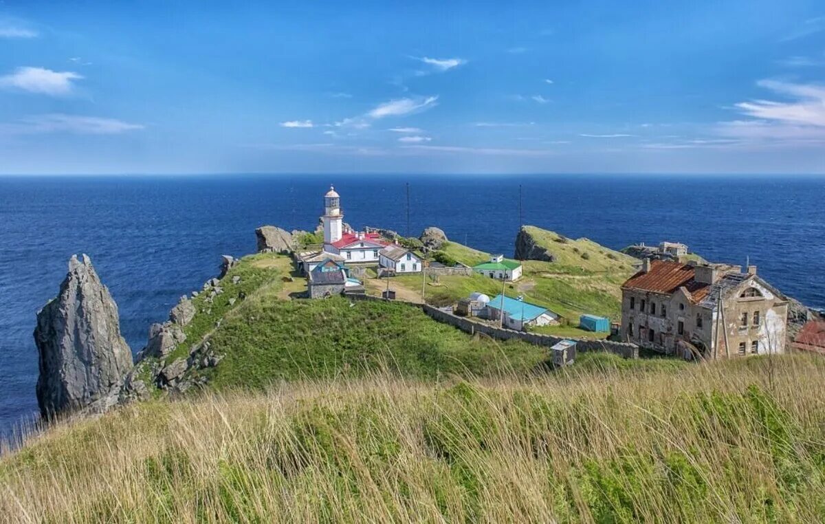 Маяк гамова. Маяк гамова в приморье. Маяк в славянке приморский край. Бухта витязь маяк на мысе гамова. Маяк гамова.