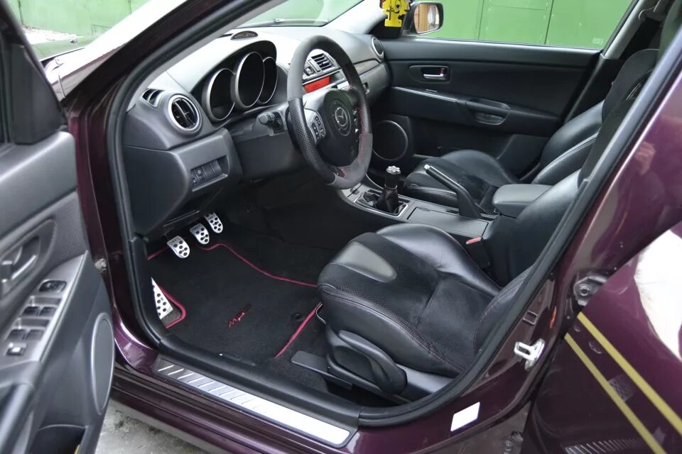 Mazda 3 MPS салон. Mazda 3 MPS 2008 салон. Mazda 3 MPS салон алькантара. Мазда 6 МПС 2.3 салон.