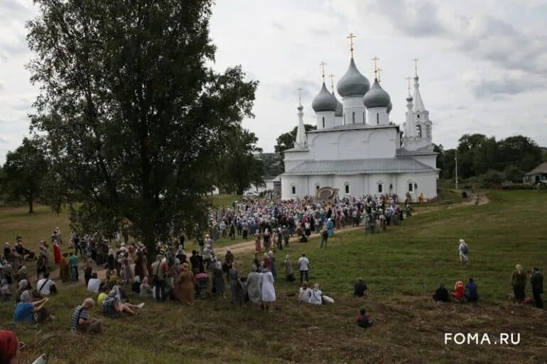 Тутаев крестный ход. 12 двудесятых праздников. Крестный ход с иконой спаса тутаев. Крестный ход с иконой спаса тутаев. Тутаев крестный ход.