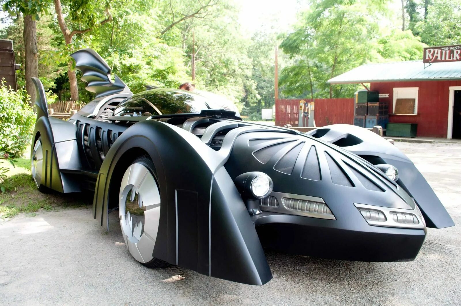 Самые странные автомобили в мире. Бэтмобиль Бугатти. Бэтмобиль Дженерал Моторс. Бэтмобиль Шевроле. Бэтмобиль 1930.