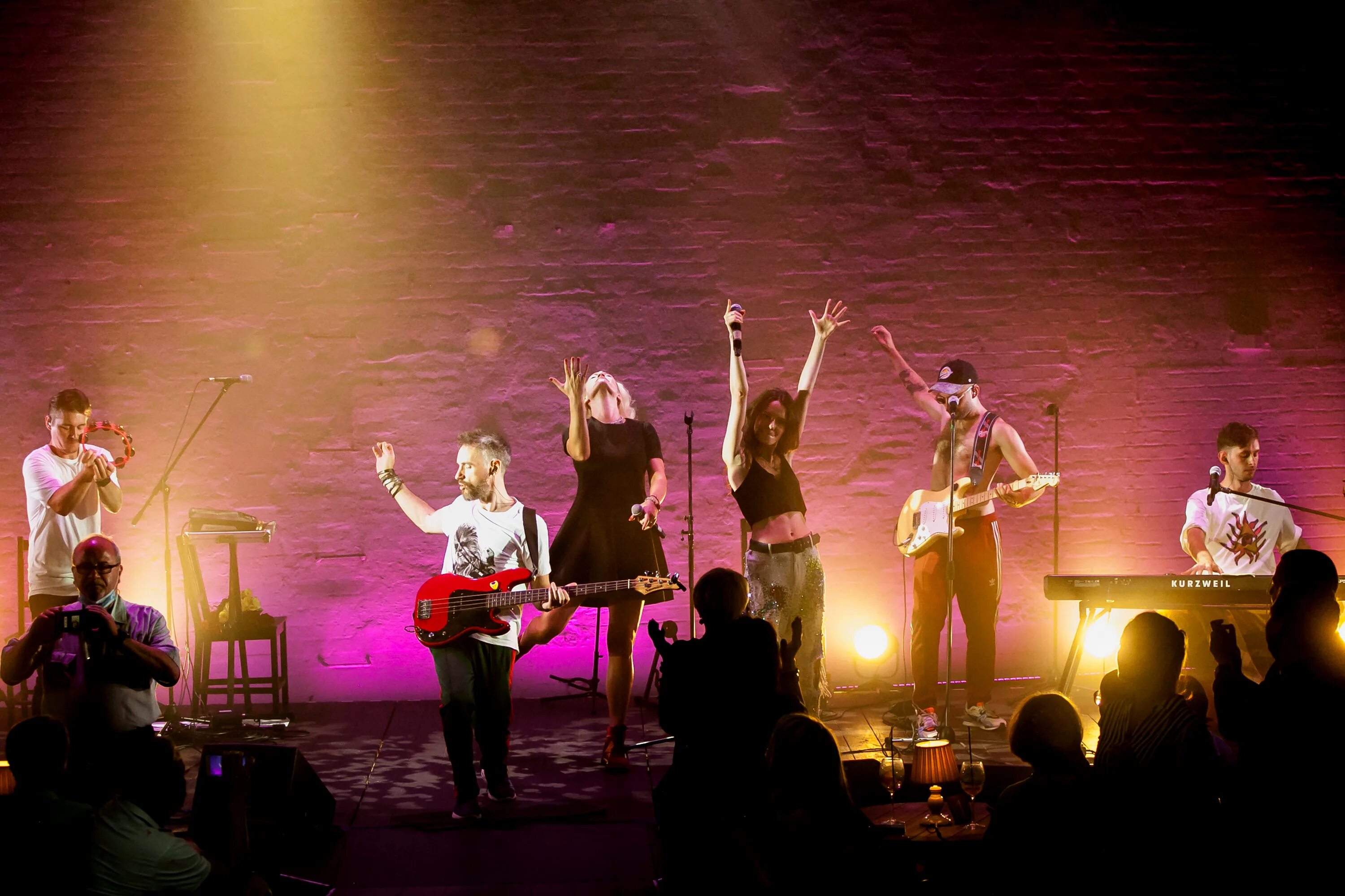 театр на таганке выступление. группа вокально-инструментальный ансамбль. владимир агафонников пианист. концерт на таганской москва. концерт на таганской москва.