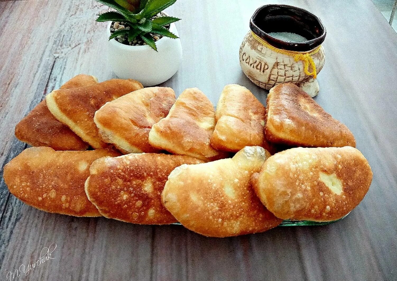 Пирожки жареные. Воздушные жареные пирожки. Жареные пирожки из хрущевского теста. Пирожки жареные подача