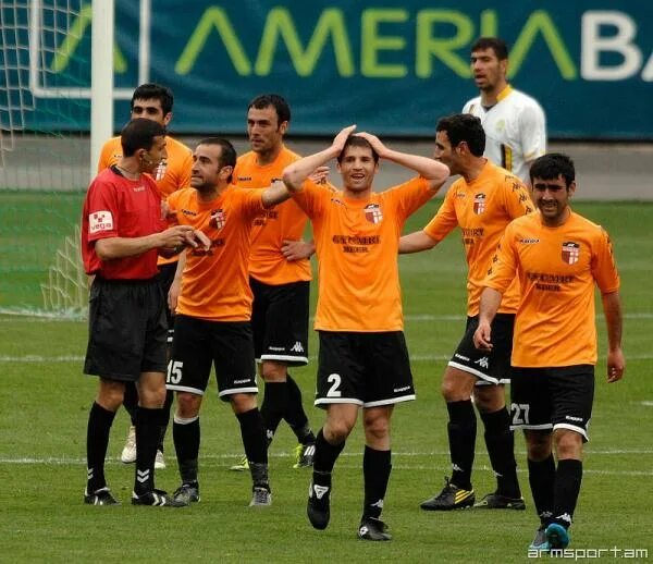 Shirak fc. Ширак армения фк. Фк ширак. Ширак клуб. Shirak fc.