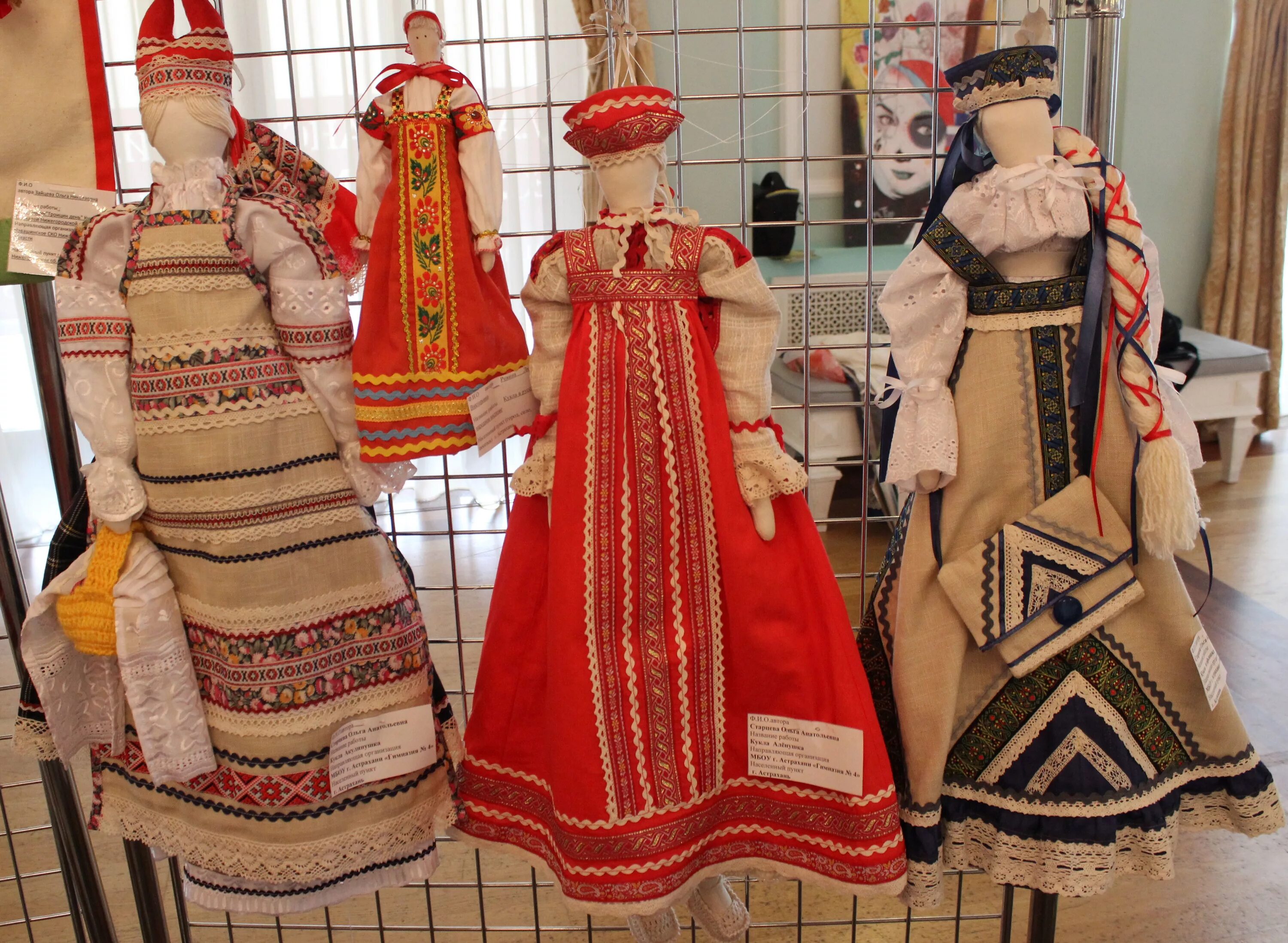 Национальный костюм удмуртов 17 века. Костюмы народов поволжья татарский костюм. Одежда народов поволжья. Национальные костюмы народов поволжья. Костюмы народов среднего поволжья.